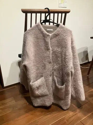 연한 핑크 플리스 자켓 버튼 포함