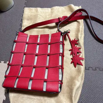 레드 뜨개질 숄더백