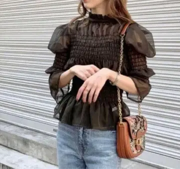 AMERI SHEER VOLUME SHIRRING TOP