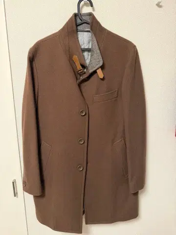 울 브라운 코트 버튼 포함