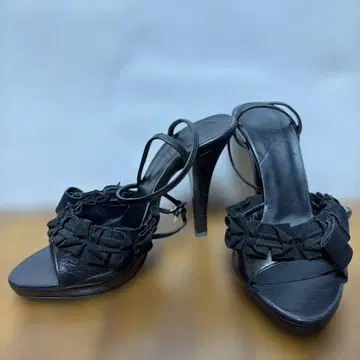 모건 스트랩 포함 오픈토 하이힐 샌들 일본제