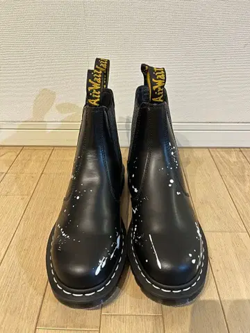 NEIGHBORHOOD Dr.Martens
