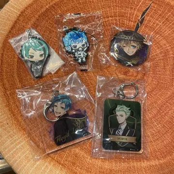 트위스티드 원더랜드 아크릴 키링 캔 배지 러버 스트랩