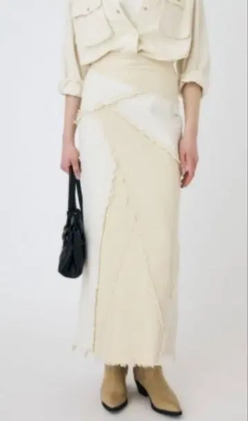 [ 새상품,미사용 ] MOUSSY 아이보리 비대칭 타이트 스커트