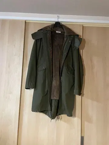 [ 협의 환영 ] Lui's 올리브 그린 모즈 코트 후드 부착