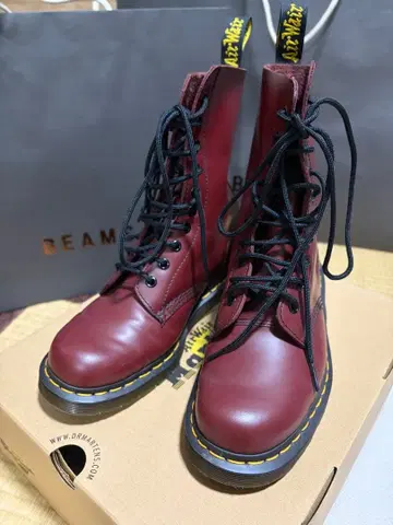 Dr. Martens 첼시 부츠 10홀 레드
