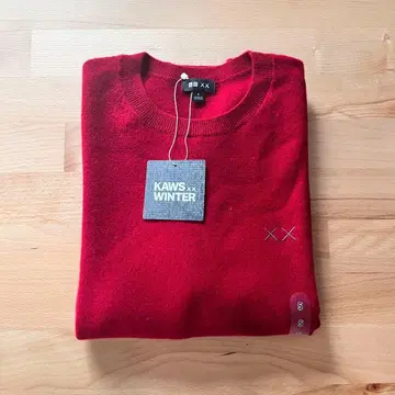 UNIQLO KAWS 콜라보 캐시미어 크루넥 스웨터 레드 S 사이즈