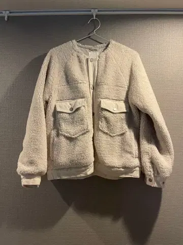 ANTGAUGE 아이보리 보아 자켓