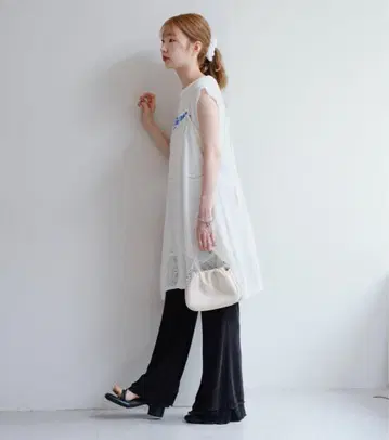 Kastane 시어 리브 플레어 팬츠 카스타네