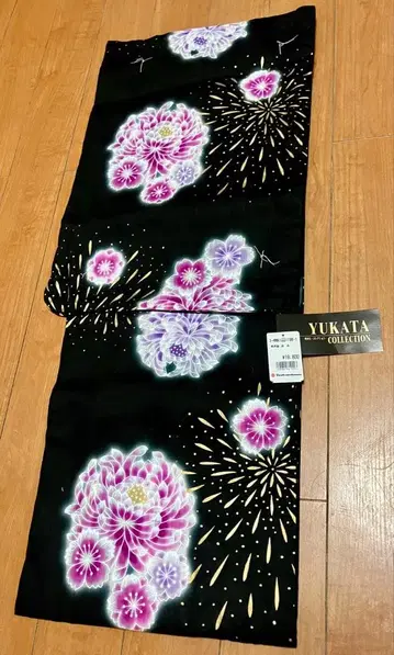 유카타 블랙 베이스 보라색 꽃 불꽃놀이 패턴