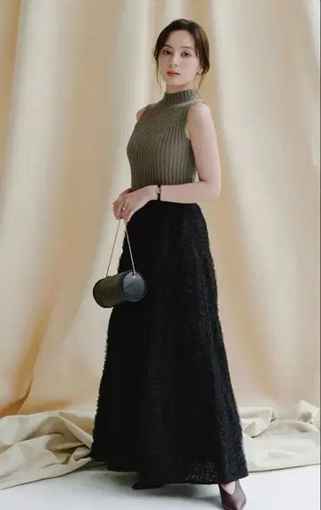 [택 포함 새상품] 자수 시어 샤샤 스커트/anuans