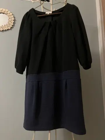 로페피크닉 리본 포함 블랙 네이비 무릎 기장 원피스