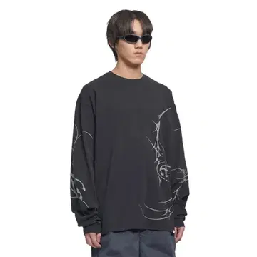 NOMANUAL M.P 그래픽 롱 슬리브 티셔츠