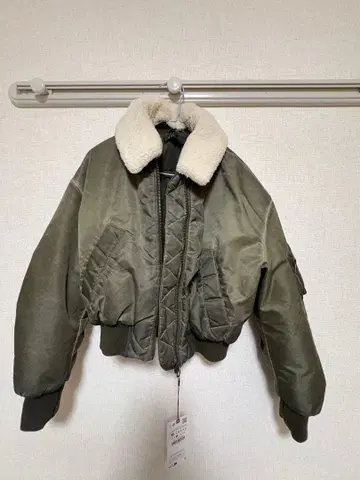 올리브 보아 카라 부착 자켓 M 사이즈