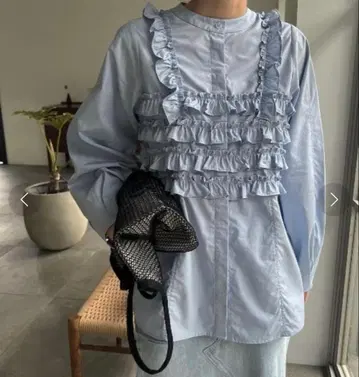 WILLFULLY 프릴 뷔스티에풍 블라우스 (스카이블루)