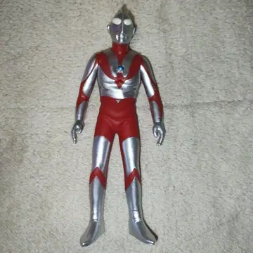 울트라맨 피규어 약 13cm 빨간색/은색