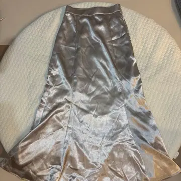 얇은 소재 새틴 플레어 머메이드 스커트 mipiarl