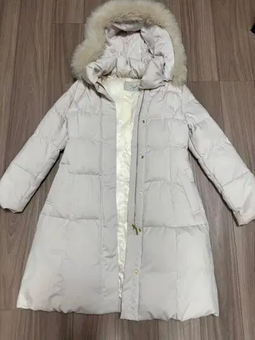 noela 다운 자켓 M 사이즈