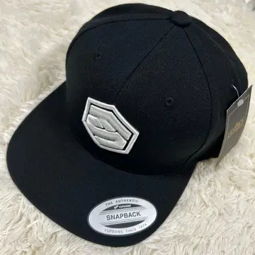 [ 새상품 ] FINESIXXX 캡 블랙 로고 자수 스냅백 모자