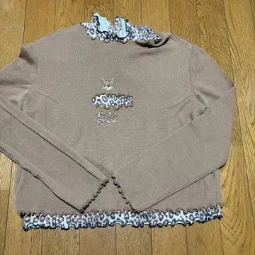 브라운 긴팔 상의와 롱 스커트 세트