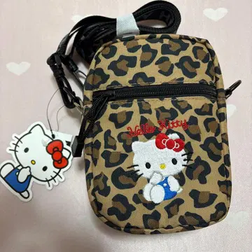 금일 한정 가격! 산리오 헬로키티 숄더백 레오파드