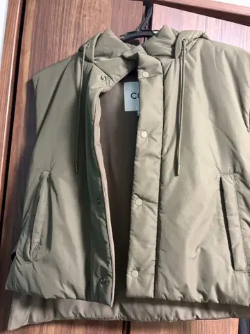 COS 카키 후드 부착 다운 베스트 XS/S