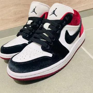 새상품급 Jordan 1 Low SE 'Velvet Black Toe'