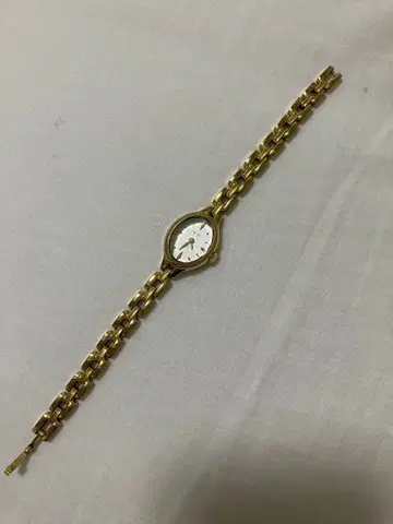 agete 골드 타원형 손목시계