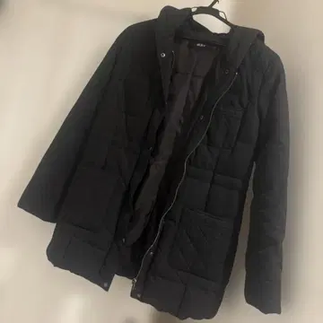 VICKY 후드 부착 블랙 다운 자켓