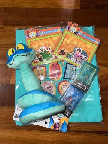 스네이크 봉제 인형과 스티커 세트