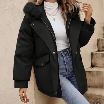 퍼 달린 블랙 다운 자켓