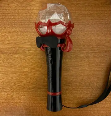 IS:SUE 이쉬 응원봉 블랙/빨간색 스트랩