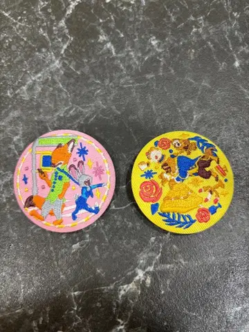 [ 2개 세트 ] 디즈니 자수 캔뱃지 비스킷 2