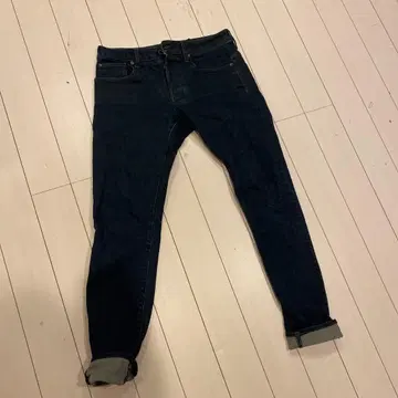 다크 블루 슬림 핏 데님