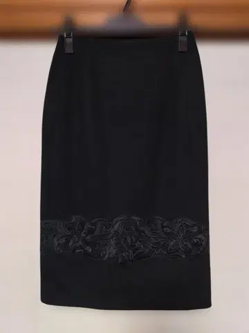 1/1까지 판매 새상품 비아지오 블루 타이트 스커트 블랙