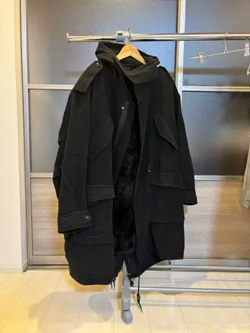 JOHN LAWRENCE SULLIVAN 모즈 코트 블랙