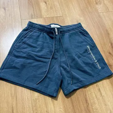 Abercrombie & Fitch 네이비 숏팬츠 M