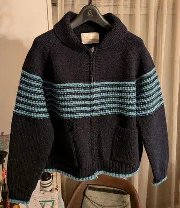 Erz. 집업 보더 니트. S 사이즈