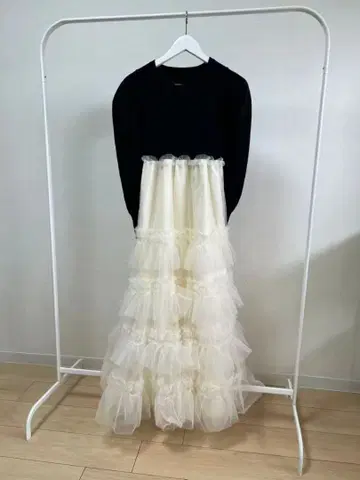 23구 미카미 아이 착용 울 라이트 리버 판초 실루엣 코트