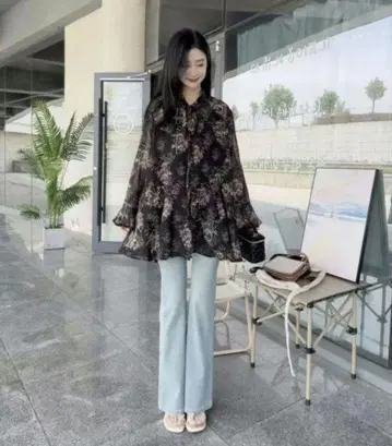 꽃무늬 플레어 실루엣 셔츠