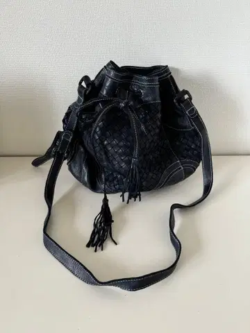 새상품급 robita 네이비 가죽 뜨개질 숄더백