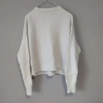 듀 블루 샤기 니트 숏 기장 화이트 라쿤 스웨터