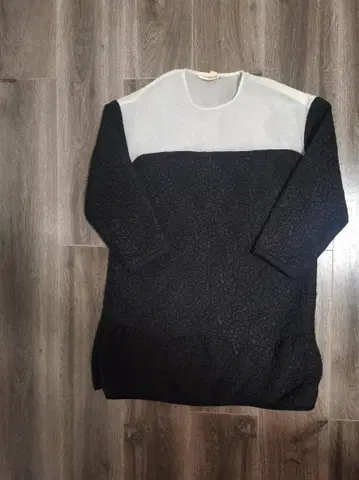 긴팔 튜닉 블랙과 화이트 배색