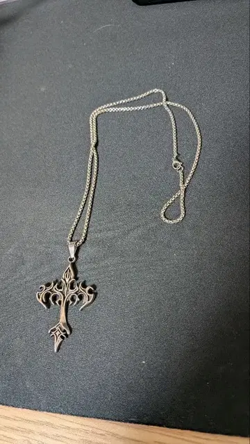 실버 크로스 디자인 목걸이