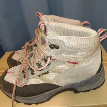 TrekSta 트레킹 슈즈 그레이 사이즈 23.5cm 고어텍스