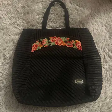 FELER 블랙 토트백 꽃무늬 자수