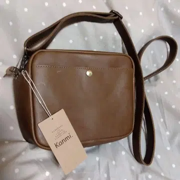 Kanmi. 가죽 BOX 숄더백