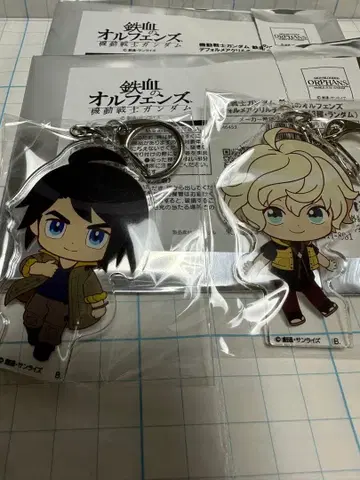 철혈의 오펀스 SD 아크릴 참 초승달 위스타리오