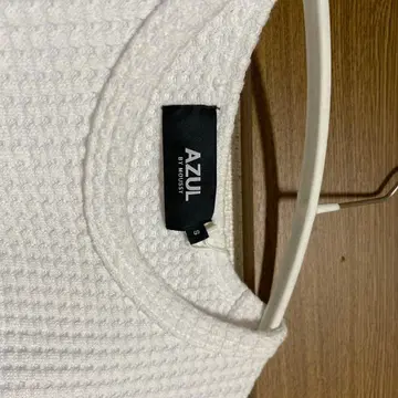 AZUL 화이트 긴팔 니트 S 사이즈