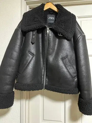 ZARA 블랙 페이크 무스탕 자켓